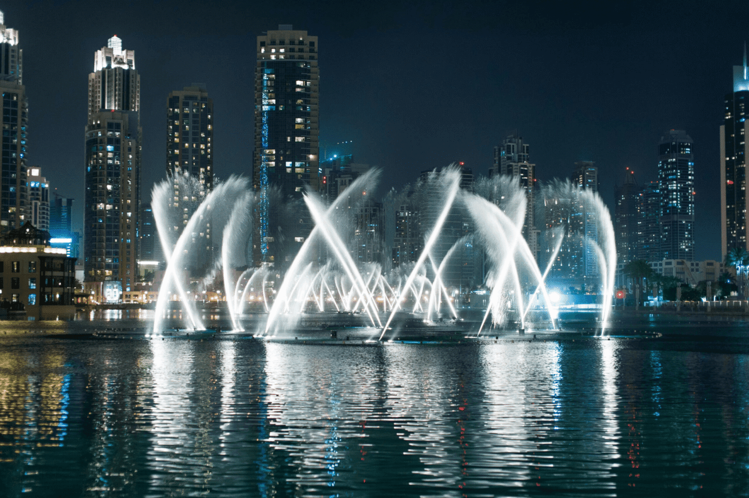 Dubai Fountain – Màn Trình Diễn Nhạc Nước Lớn Nhất Thế Giới