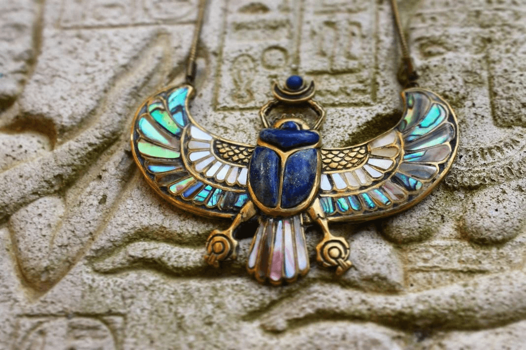 Scarab (Bọ Hung): Tái Sinh Và Sự Hồi Sinh