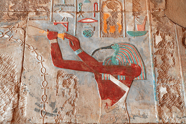 Khám Phá Thoth: Từ Tượng Đài Đến Cuộc Sống Thường Ngày